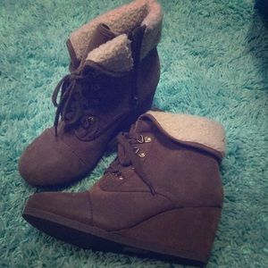 Wedge boots